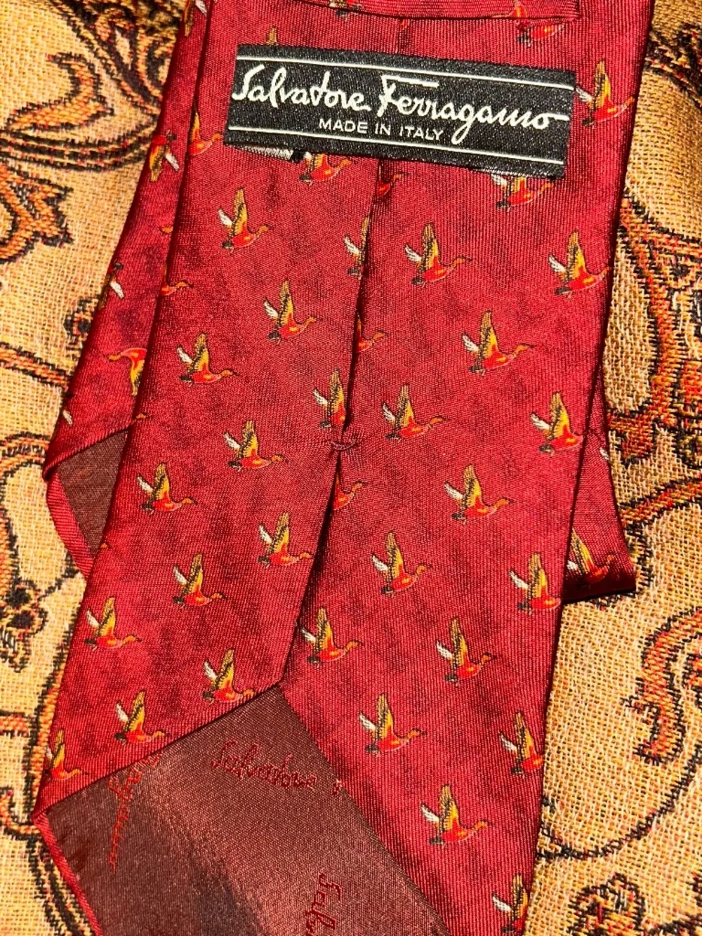 Salvatore Ferragamo red 100% silk flying ducks mens tie